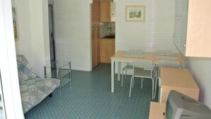 Villa, Smoking | 2 bedrooms - Maria 1 in Bibione With 2 Bedrooms and 1 Bathrooms (San Michele al Tagliamento)