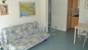Villa, Smoking | 2 bedrooms - Maria 1 in Bibione With 2 Bedrooms and 1 Bathrooms (San Michele al Tagliamento)