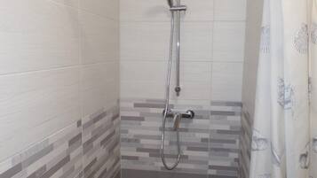 House, Smoking | 3 bilik tidur