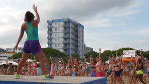 A beach event with a stage and a crowd. - Pinea 35 in Bibione With 2 Bedrooms and 1 Bathrooms (San Michele al Tagliamento)
