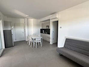 Apartment, Smoking