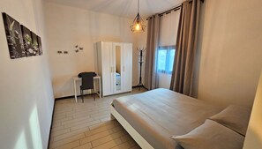 3 chambres, fer et planche à repasser, Wi-Fi, draps fournis