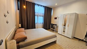 3 chambres, fer et planche à repasser, Wi-Fi, draps fournis