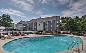 Pool - 2 BR/2 BA! Mt Harrison High! Views! FAST WI-FI (Gatlinburg)