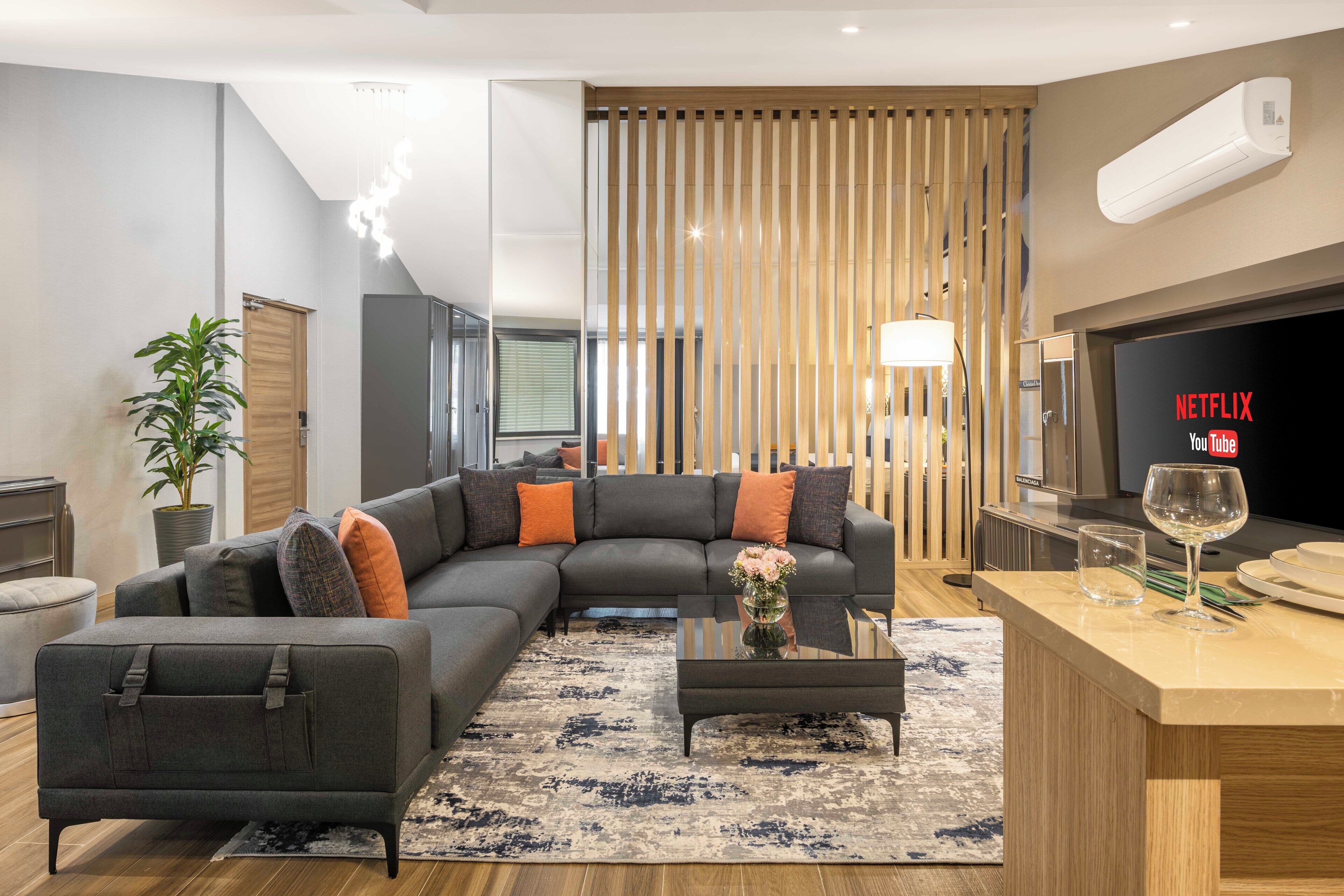 顶层房 | 客厅 | 50-英寸智能电视（配备卫星频道）