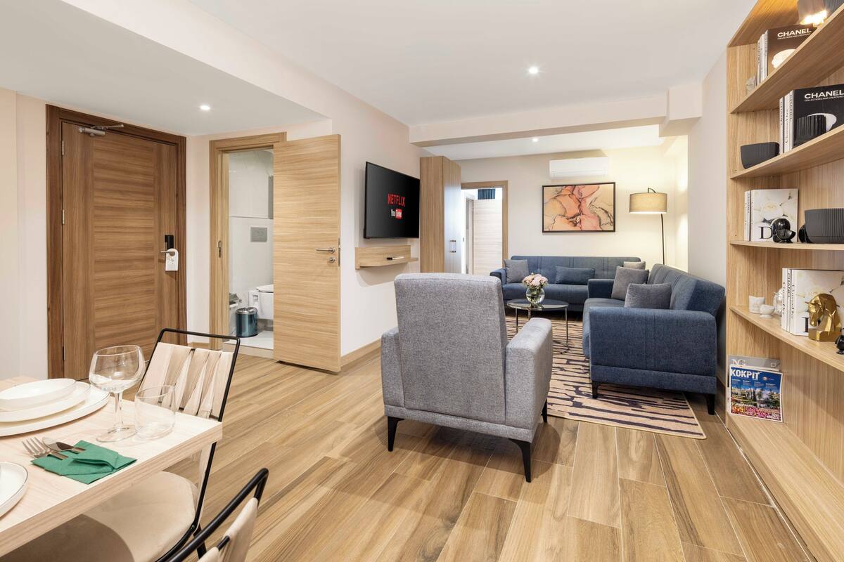 Suite – senior | Oppholdsrom | En 50-tommers smart-TV med Parabol-TV
