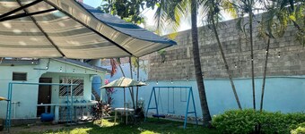 Apartamento 1 hab, 2 camas, cocina, sala y parqueo (apta para familias).