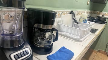 Fridge, stovetop, coffee/tea maker, blender