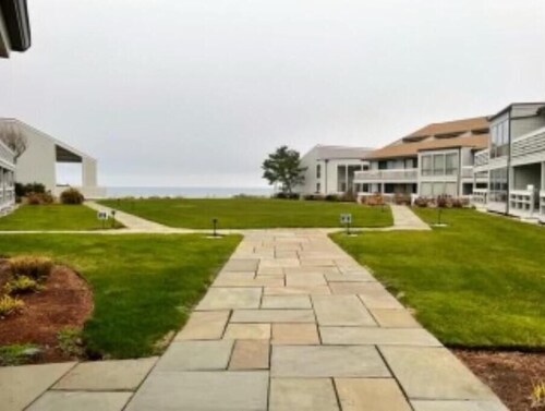 Beachfront condo - 1325 sf on Vineyard Sound in New Seabury
