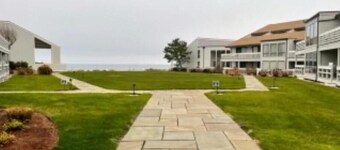 Beachfront condo - 1325 sf on Vineyard Sound in New Seabury
