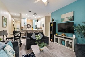TV, offices - 3BR condo with many upgrades and Minion room (Davenport)