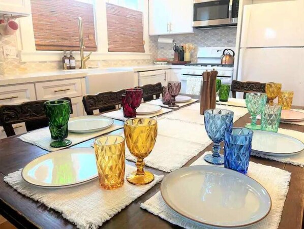 Frigorífic, microones, forn i placa de cuina 