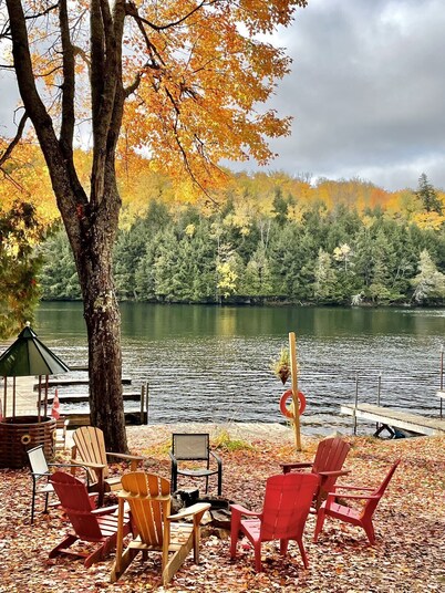 Waterfront Cottage -  Clear Lake STARLINK internet Crown Land Great Hike Fishing