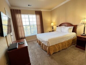 3 bedrooms, desk, iron/ironing board, free WiFi