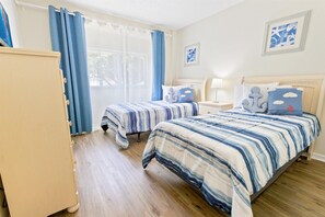 5 quartos, escrivaninha, ferros/tábuas de passar roupa