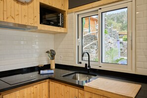 Fridge, microwave, coffee/tea maker, toaster