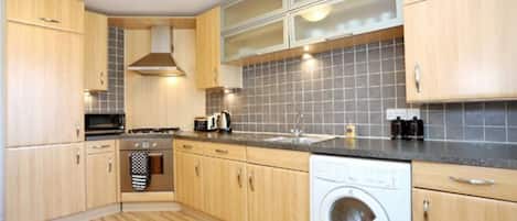 Kühlschrank, Mikrowelle, Ofen, Geschirrspüler