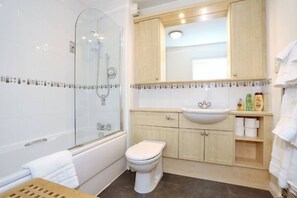 Hair dryer, towels, soap, shampoo - 2-Bed Condo Best of Beach & City, FREE Parking!

 (Aberdeen)