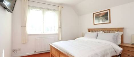 2 bedrooms, desk, iron/ironing board, free WiFi