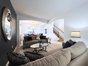 Televisión, reproductor de DVD y futbolito 