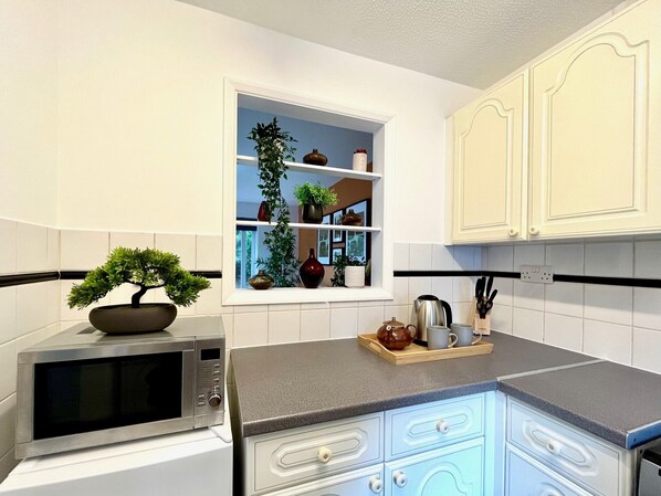 House | Private kitchen | Fridge, microwave, oven, stovetop