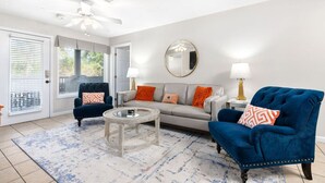 A living room with a ceiling fan, a sofa, two armchairs, a coffee table, and a rug. - *Family Stay 2 minutes to downtown Sleeps 10 (Auburn)