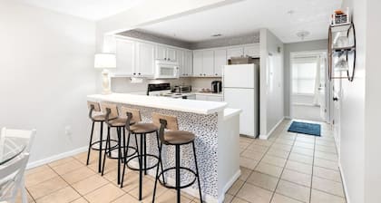 *Family Stay 2 minutes to downtown Sleeps 10