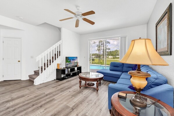 Tv, dvd-afspiller, bordfodbold