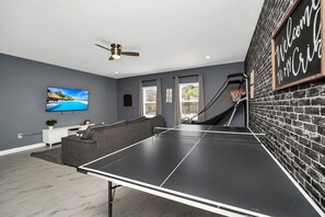 Games room - New Listing! Champions Gate Resort, 10mi to Disney & 21mi to Universal - FS382047 (Davenport)