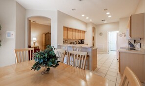 Dining - New Listing! Highlands Reserve Resort, 7mi to Disney & 17mi to Universal - FS383792 (Davenport)