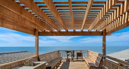 Beachfront HUGE TWO FLOOR UNIT-Sunset Balconies/Walk to all Restaurants/Shops!!!
