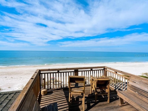 Beachfront Paradise; Expansive 2-Story w/ Sunset Balconies & Strolls to Shops!