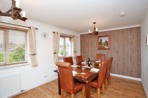 Dining - Fabulous Townhouse Nr. Beach & Sports!

 (Aberdeen)