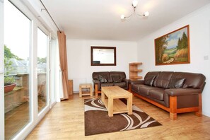 Living area - Fabulous Townhouse Nr. Beach & Sports!

 (Aberdeen)
