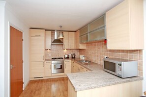Private kitchen - Fabulous Townhouse Nr. Beach & Sports!

 (Aberdeen)