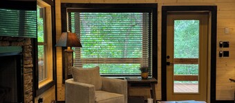 NEW! Modern Rustic in Aska Adventure Area. Hot Tub! Pet Friendly!