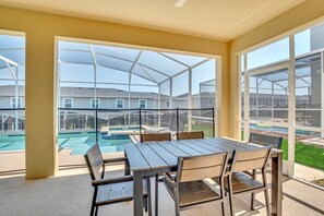 Outdoor dining - New Listing! Champions Gate Resort, 10mi to Disney & 21mi to Universal - FS381841 (Davenport)