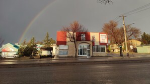 Exterior - Minnedosa Inn (Minnedosa)
