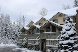 Exterior - Thunder Ridge by Fernie Lodging CO (Fernie)