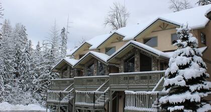 Thunder Ridge by Fernie Lodging CO