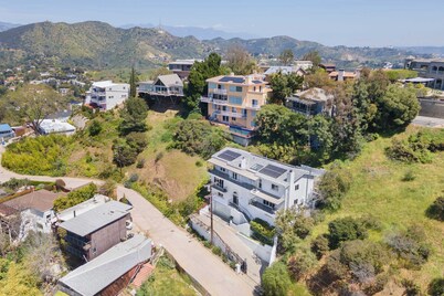 Pacific View by Avantstay Original Artist's Home