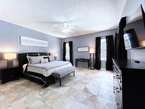 4 bedrooms, desk, iron/ironing board, free WiFi - Modern 4 Bed 3 Bath Villa - Fully equipped Villa with pool, amenities & more (Kissimmee)