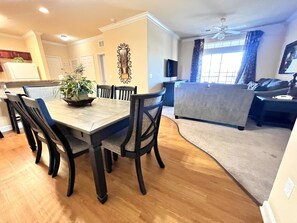 Dining - New Listing! Tuscana Resort, 11mi to Disney & 18mi to Universal - FS381569 (Davenport)