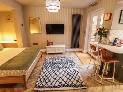 17 Union Road Basement