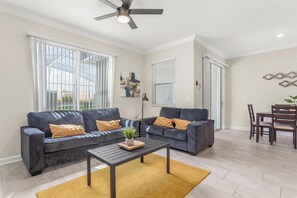 TV, DVD player - New Listing! Champions Gate Resort, 10mi to Disney & 21mi to Universal - GRH801519 (Kissimmee)