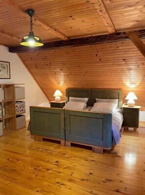 2 habitaciones, tabla de planchar con plancha, wifi y ropa de cama 