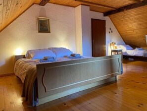 2 Schlafzimmer, Schreibtisch, Bügeleisen/Bügelbrett, WLAN