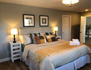 5 bedrooms, in-room safe, desk, iron/ironing board - Luxury Tremblant Chalet • Hot Tub • Fireplace • Firepit • BBQ • 7 min to Ski (Mont-Tremblant)
