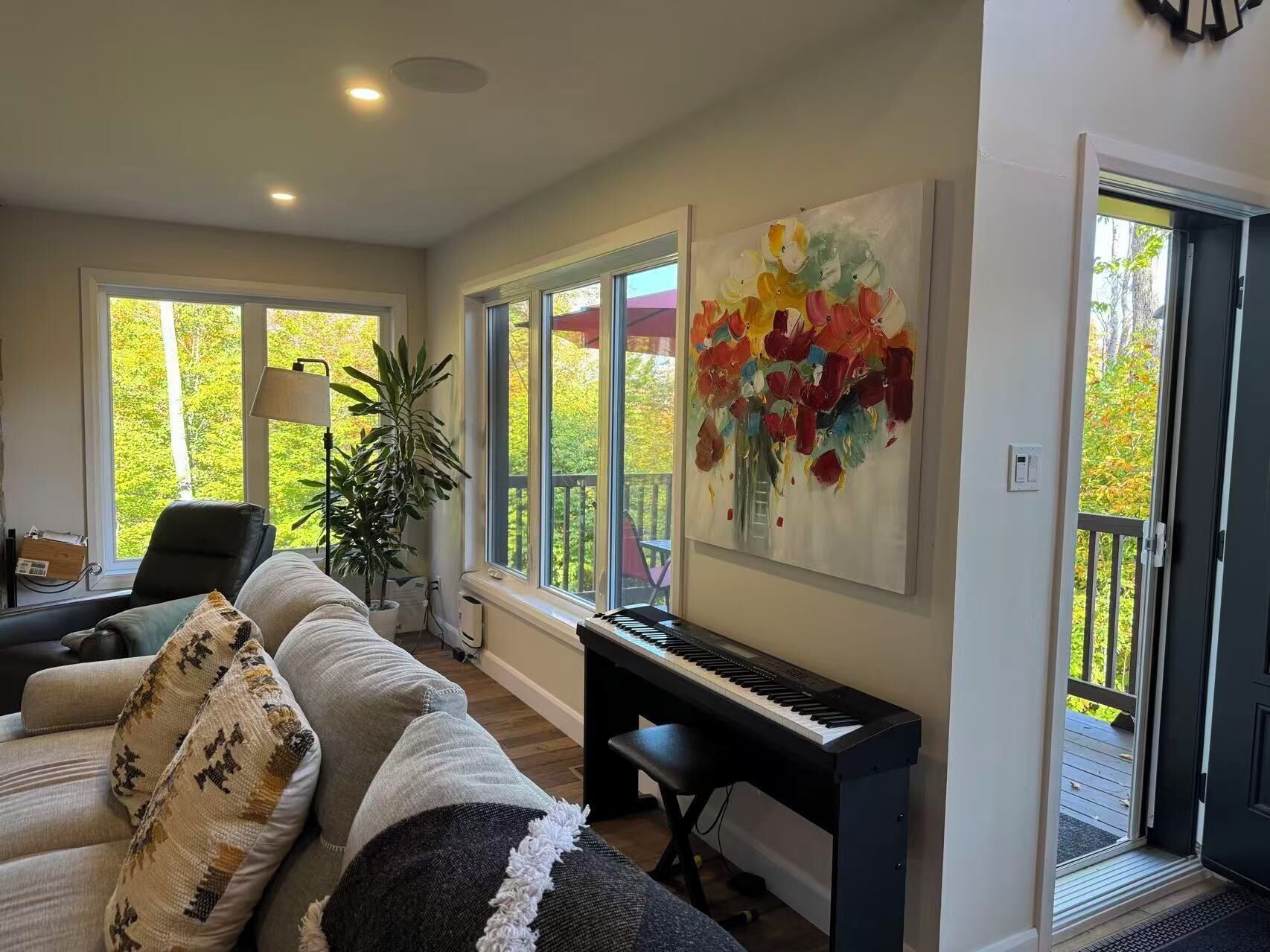 Smart TV, caminetto, tavolo da calcetto, impianto stereo