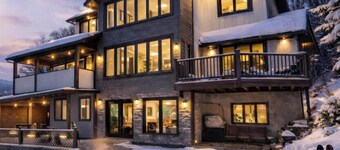 Luxury Tremblant Chalet • Hot Tub • Fireplace • Firepit • BBQ • 7 min to Ski